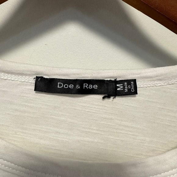 Women's Doe & Rae T-Shirt, M, White Ruffle Sleeve Short Sleeve - Picture 10 of 11